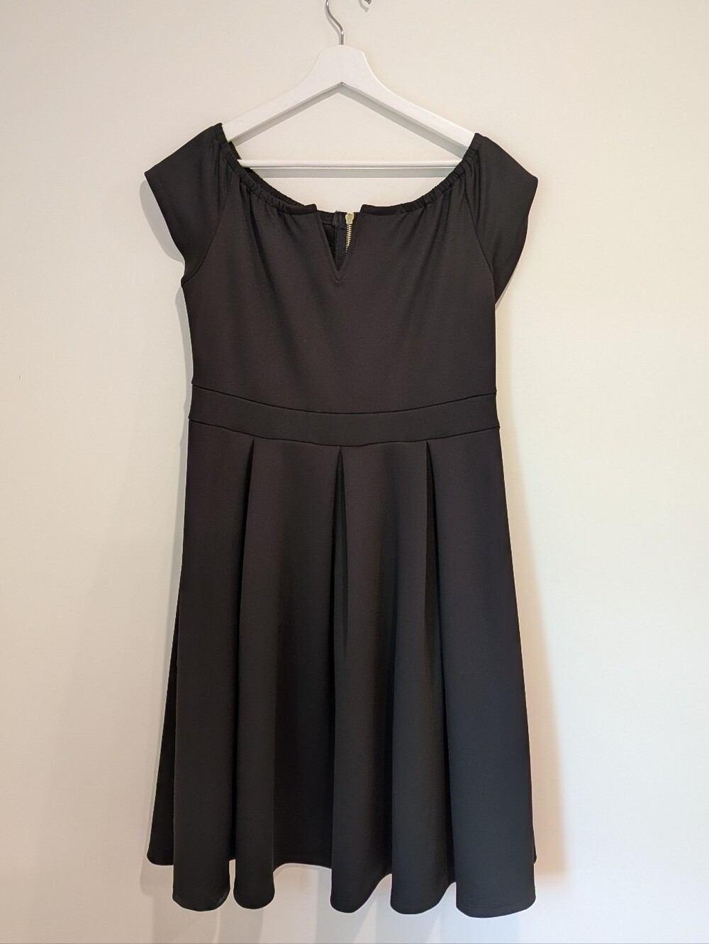 Black V-Neck Cocktail Dress with Zipper (size L) formal, party, minimalist